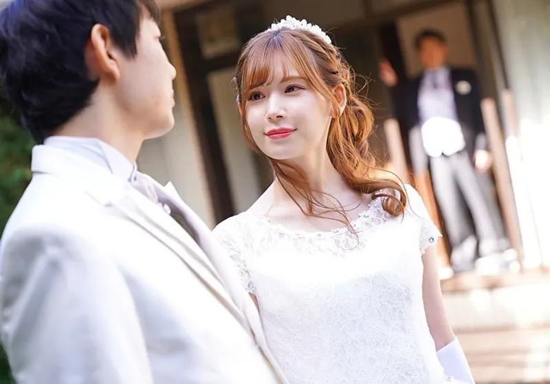 Bố chồng yêu xoạc bạn gái của con trai ngay sau lễ cưới của con trai